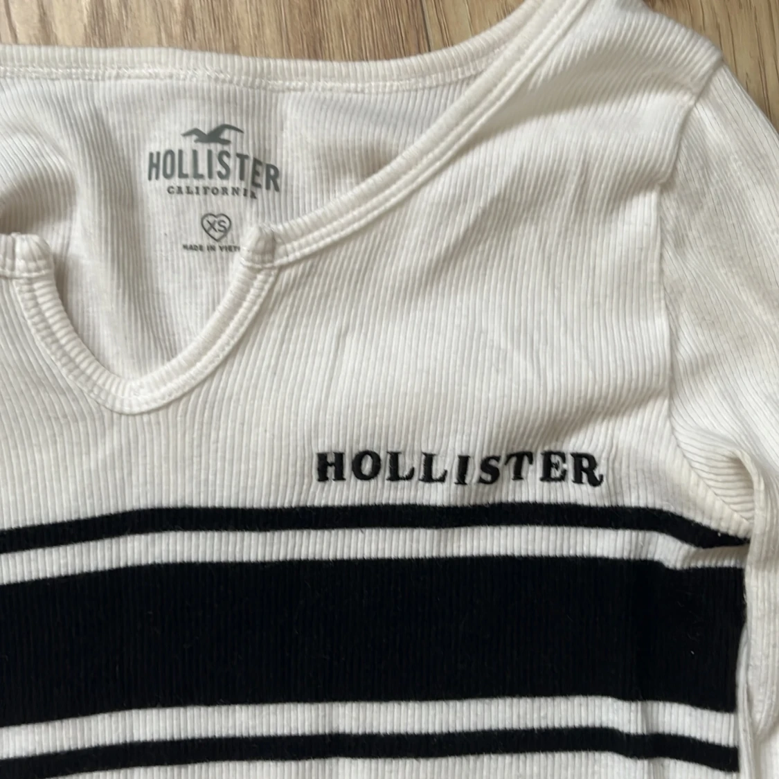 Vit långärmad tröja från Hollister - 1