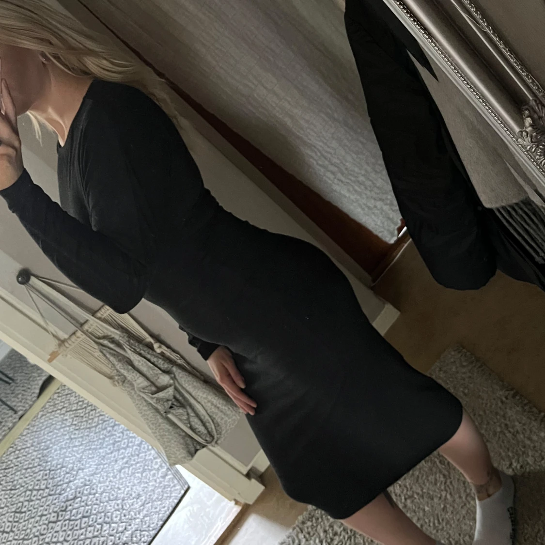 Mörkgrå långärmad klänning - 1