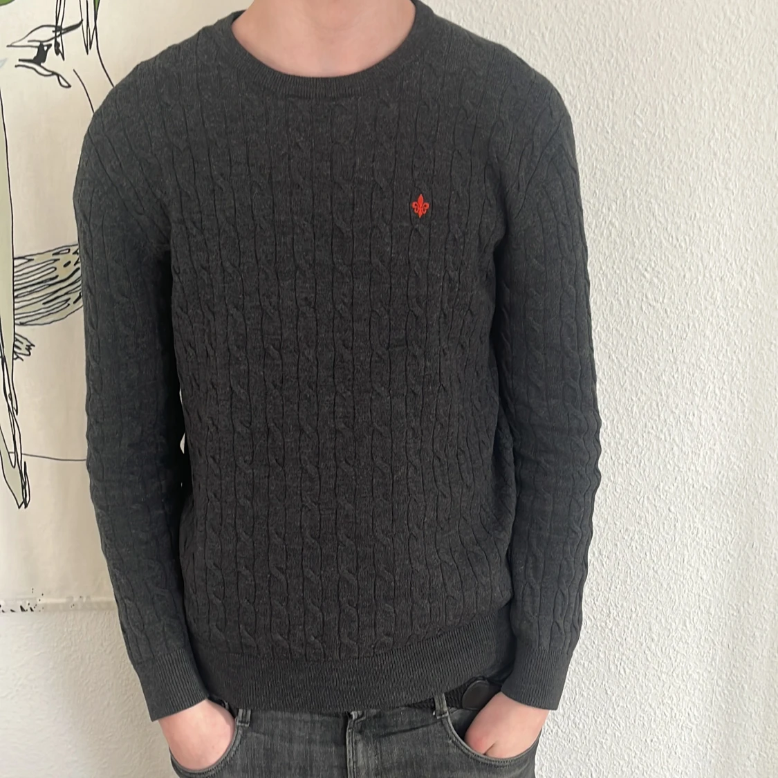 Morris. Mörkgrå stickad tröja