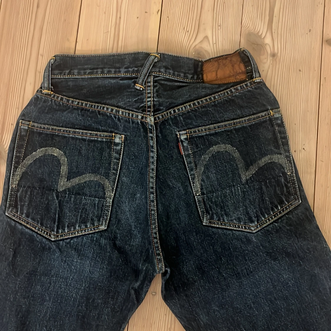 Mörkblå jeans från evisu - 3