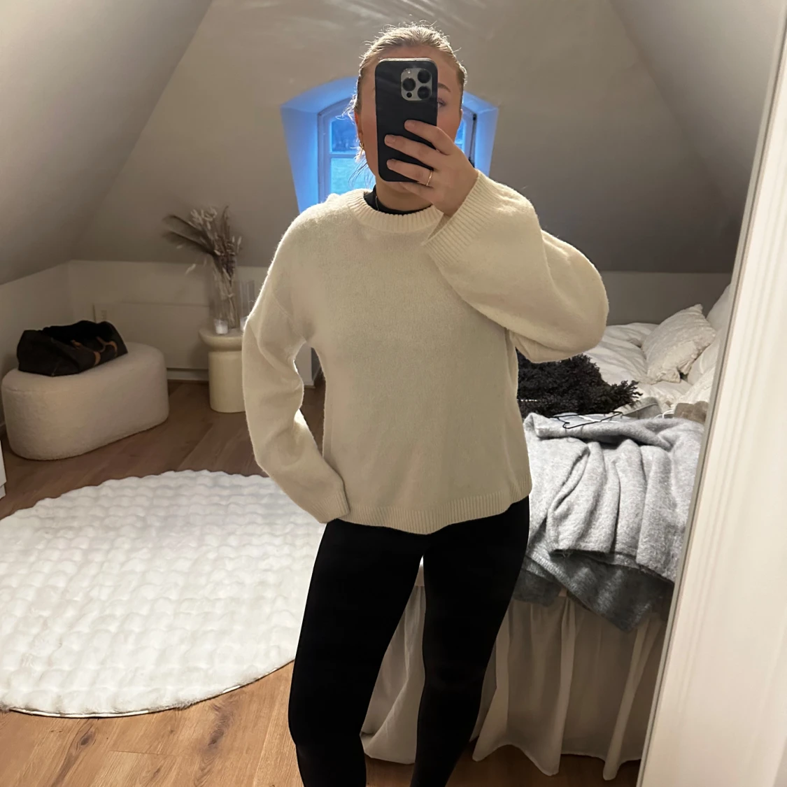 Vit stickad tröja från Arket - 1