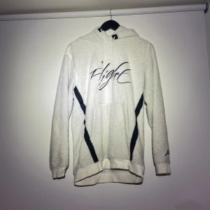 Vit hoodie från Jordan - Bra skick. 