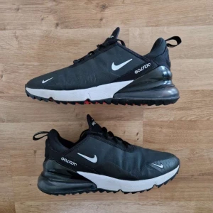 Nike golf 270 - Nike golf 270 i bra skick storlek 40,5 skriv vid funderingar