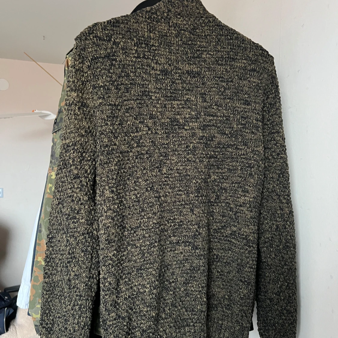 Stickad cardigan - 1
