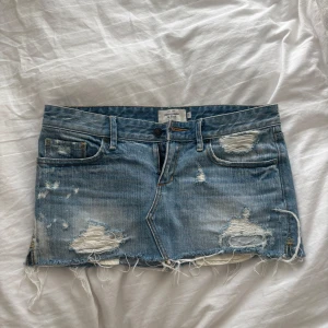 Blå jeanskjol från Abercrombie & Fitch - Använd ett fåtal gånger