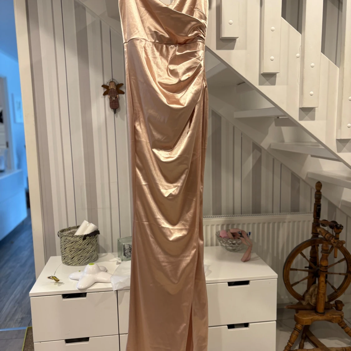 Champagnefärgad långklänning - 3