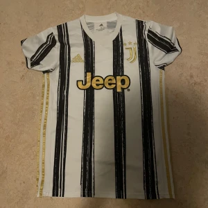 Juventus Fotbollströja - Juventus Tröja som är knappt använt med storlek S