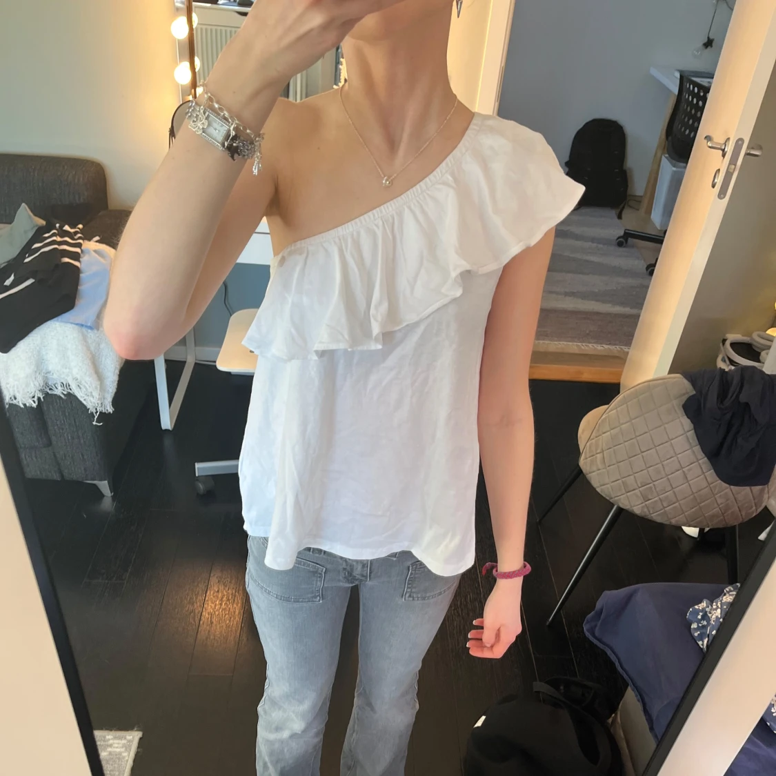 Vit offshoulder topp från L.O.G.G. - 2