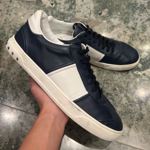 Valentino flycrew - Ett par nästan helt nya flycrews i läder! Storlek 45 non og