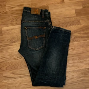 Nudie jeans - Säljer dessa feta nudie jeans! Size w 31 L 30! Bra skick. Kan gå ner i pris vid snabb affär! Hör av dig vid minsta fundering ✌️