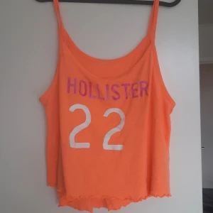 Topp från hollister - Fin sommartopp från hollister i strl s, tryck gärna på köp nu🌸