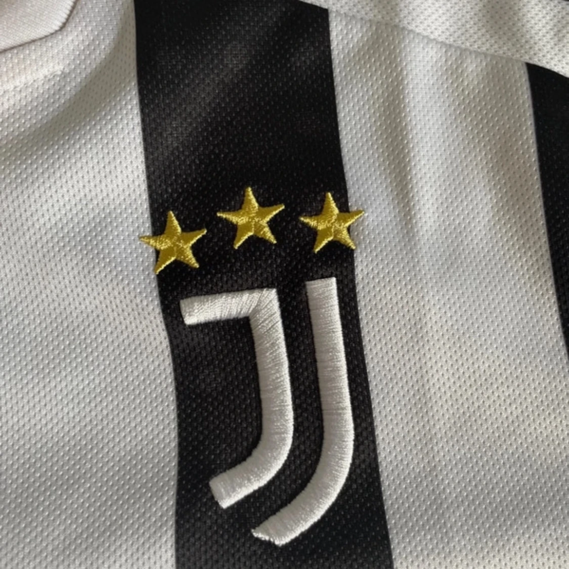Juventus hemmatröja 2021/22 - 2