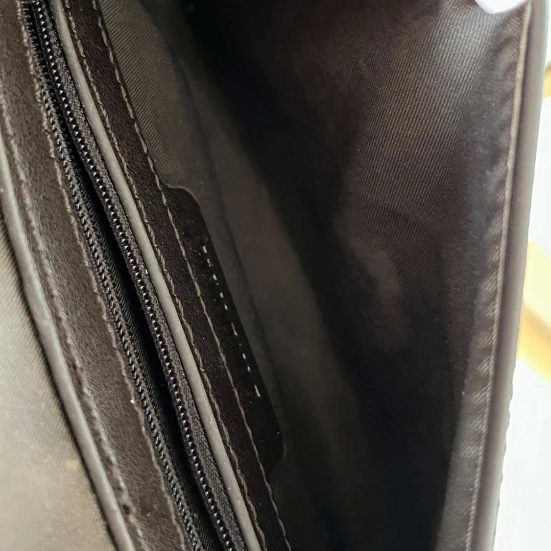 Brun axelväska med guldkedja från Don Donna - 3