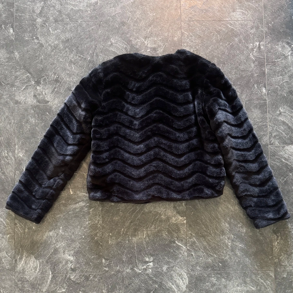 Svart fuskpälsjacka från Jacqueline de Yong i S - 4