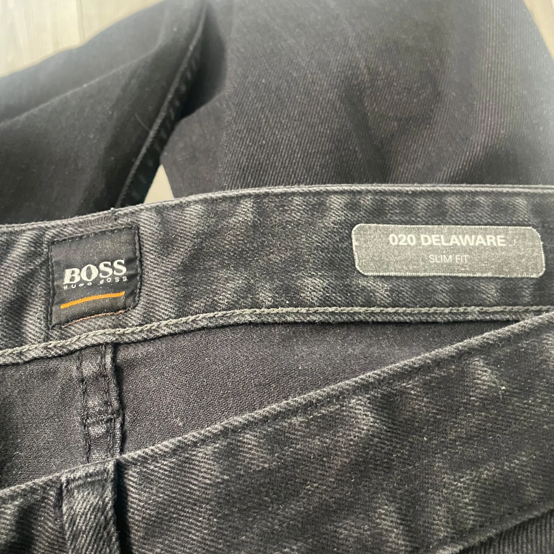 Svarta slim fit jeans från BOSS - 2