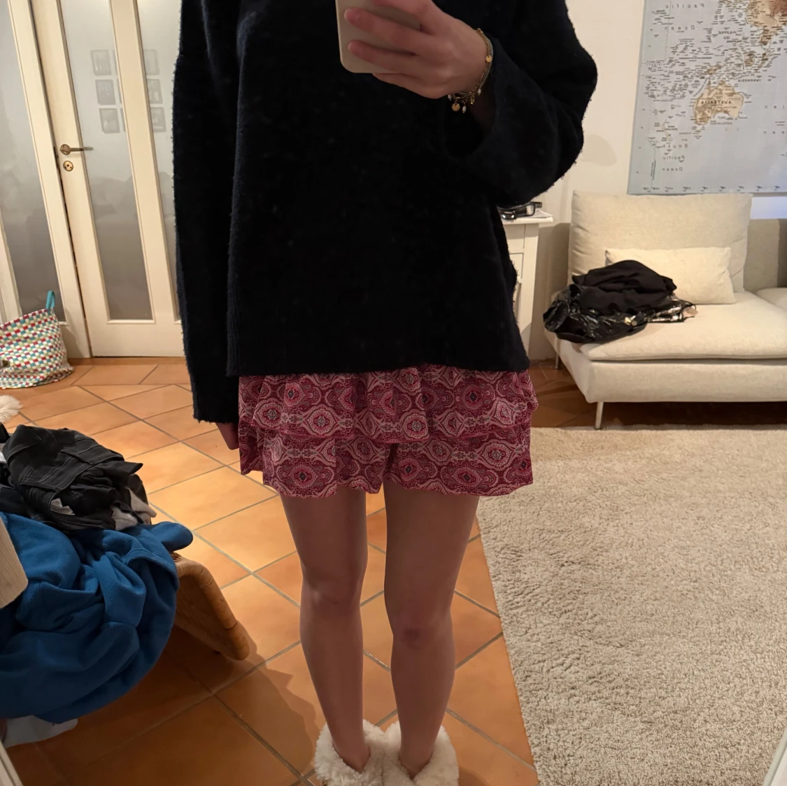 Rosa mönstrad volangkjol från MEET x TIGER