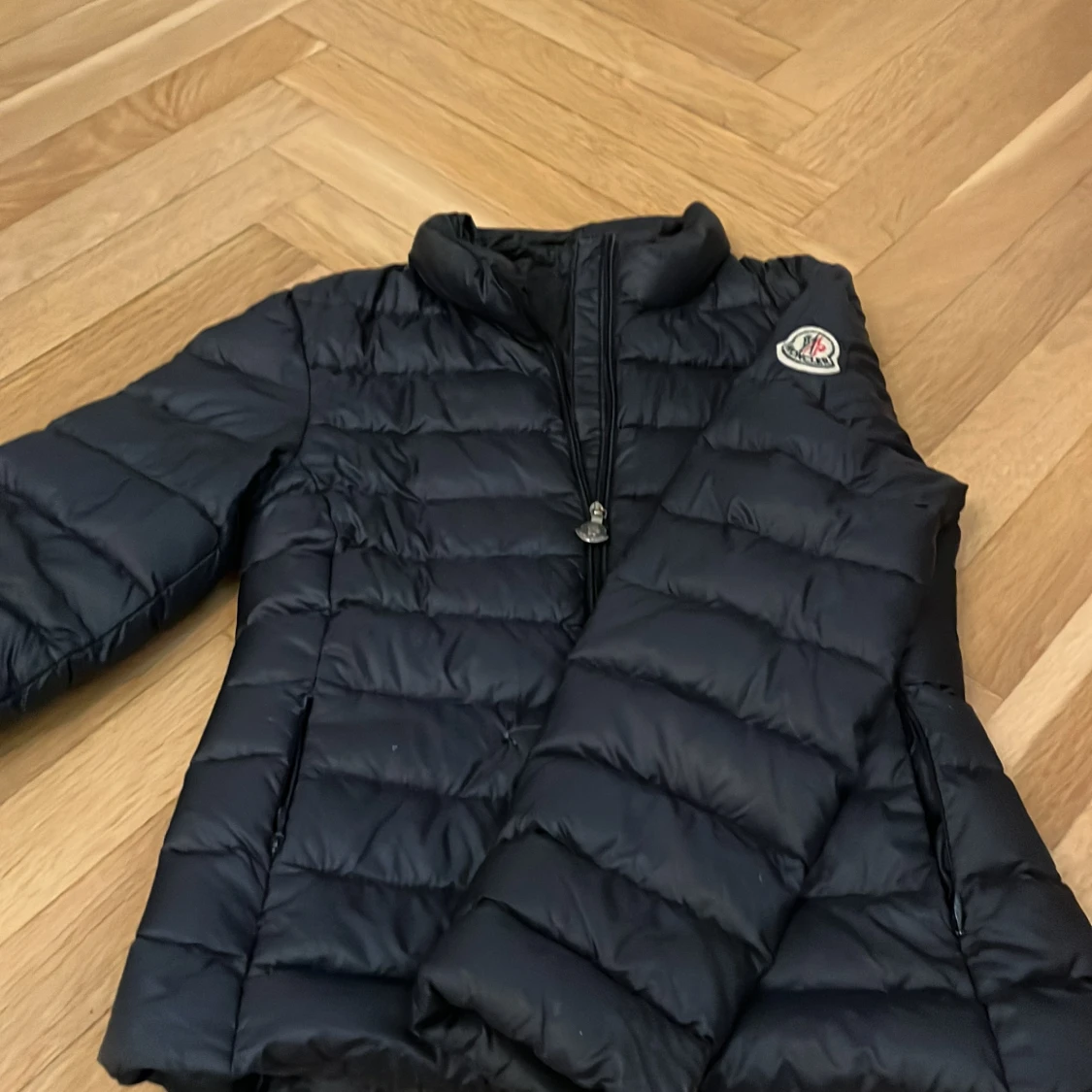 Svart dunjacka från Moncler