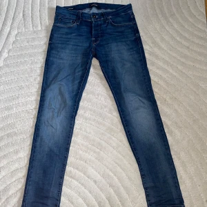 Jack & Jones Slim jeans - Snygga blå jeans från Jack & Jones. Storlek 31/32. Dom är som nya! Inga defekter.