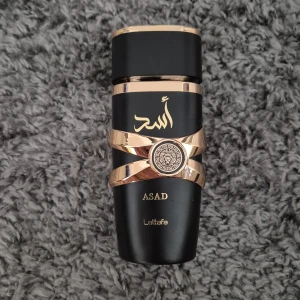Asad Eau de Parfum från Lattafa - Ungefär 100ml .