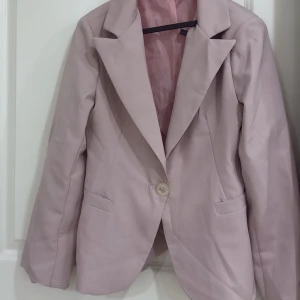 Kavaj - i gott skick inga skador eller fläckar på kavajen