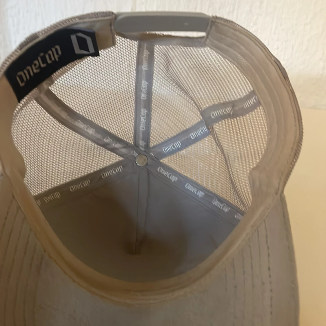 Grå keps med London-motiv från Onecap - 3