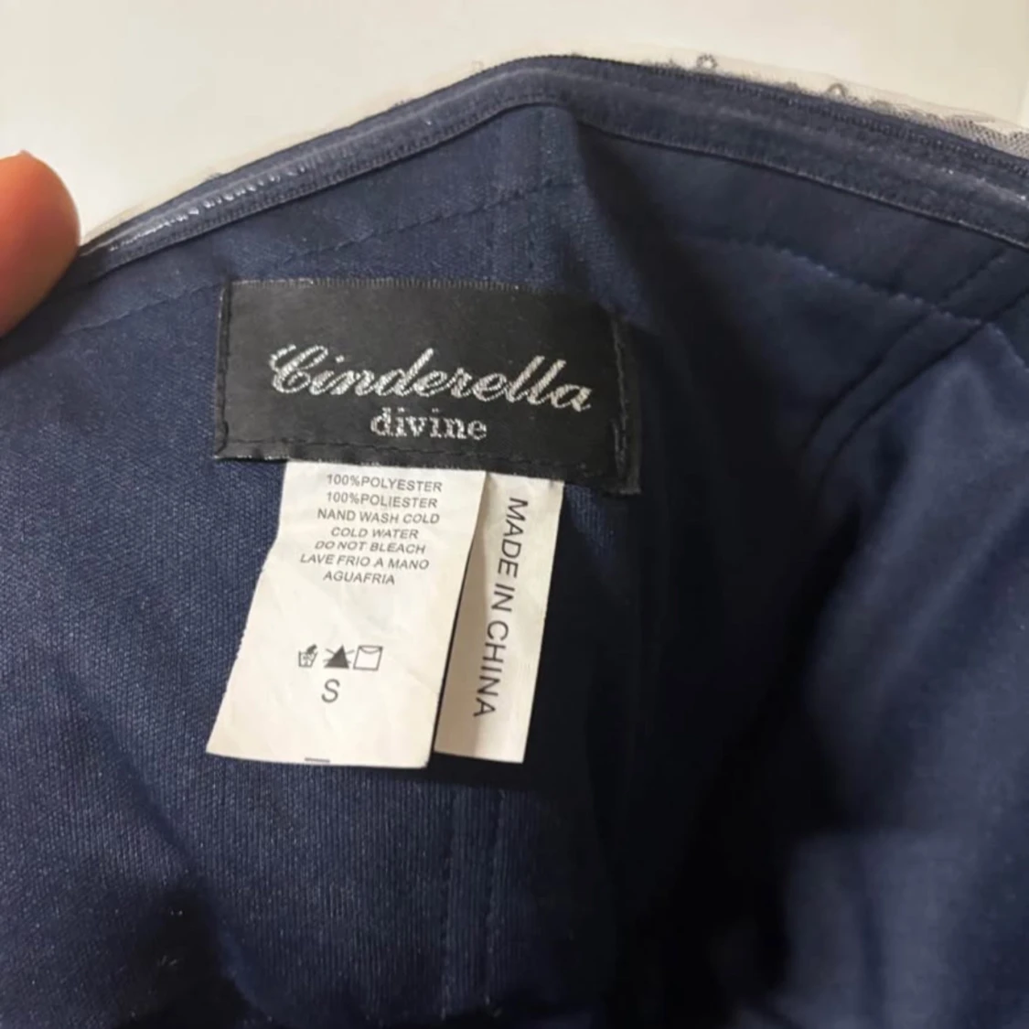 Marinblå glittrig långklänning från Cinderella Divine - 3