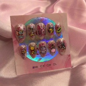 Cartoon(XS); Short Almond; Curved - XS: 14 mm, 11 mm, 11,5 mm, 10 mm, 8 mm 