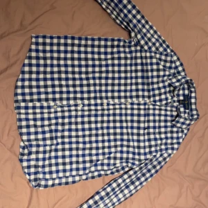 Polo ralph lauren skjorta - Perfekt skjorta inför våren och sommaren✌️ Ja den är äkta säljer för billigt för behöver pengar till något