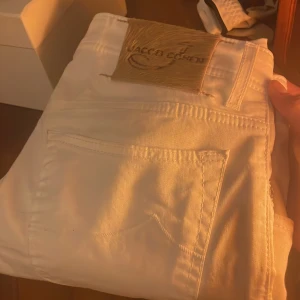 Jacob Cohën Jeans - Säljer ett par extremt fina Jacob cohën jeans. Skick 10/10. Kom vid minsta fundering. Pris är inte hugget i sten och kan diskuteras. Kan skicka fler bilder om ni kommer privat!