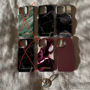 Ideal of Sweden mobilskal iPhone 14 PRO max - Snygga iPhone 14 PRO max skal. Nästan helt oanvända och i mycket bra skick!! Lite olika priser så skriv gärna om det önskas fler bilder ev pris 🥰🥰 Utgångspriset är 99 kr per skal💕 