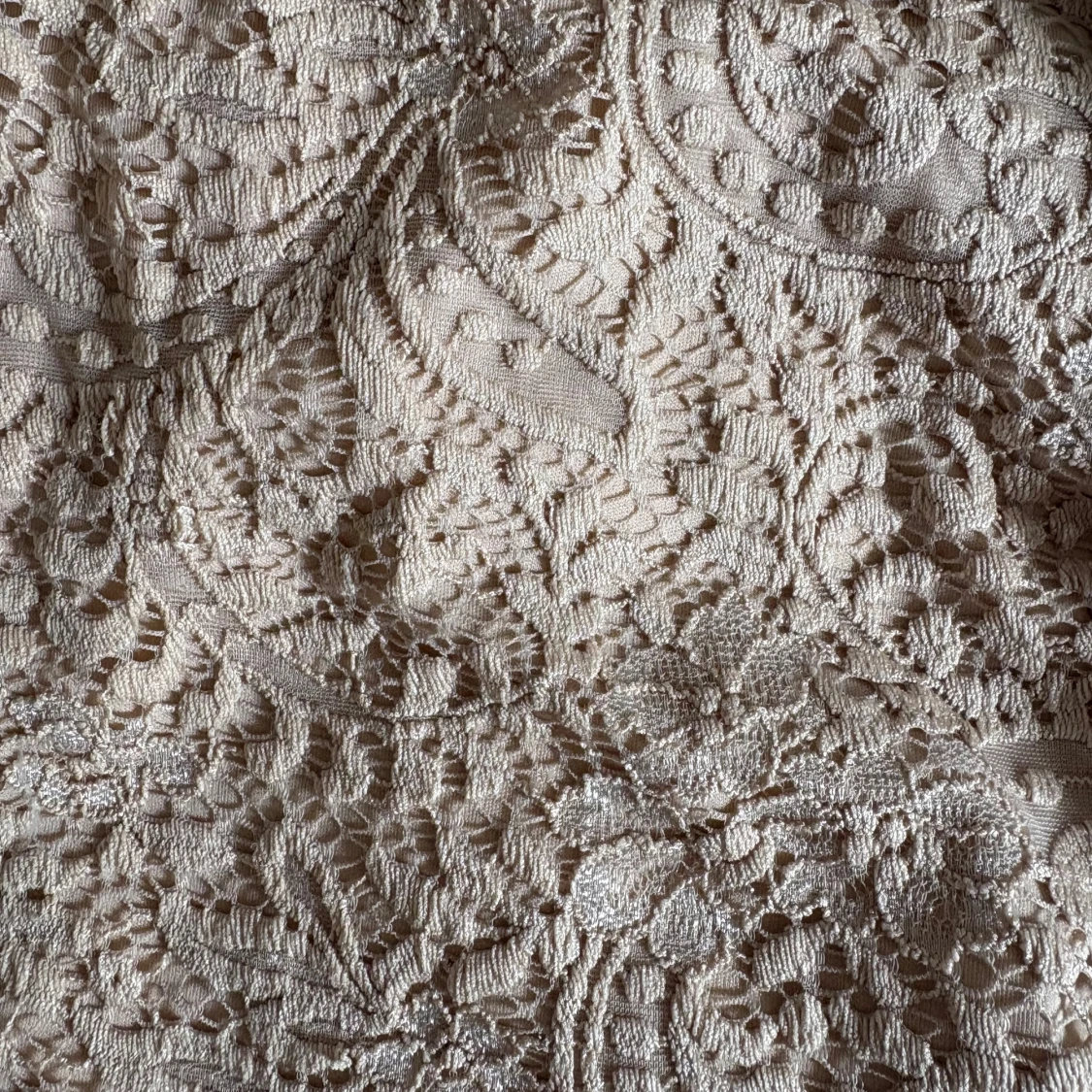 Beige/Gräddvit spetsblus från Vero Moda - 3