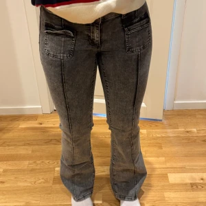 Grå bootcut jeans - Nelly - Aldrig använda och storlek 38/M. 