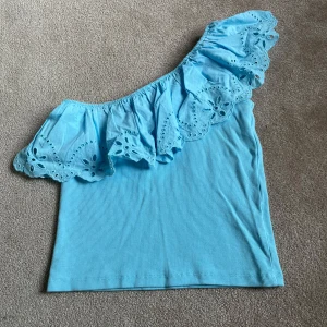 Topp Zara  - Endast använd en gång, storlek 164 passar xs/s, priset går att diskuteras 