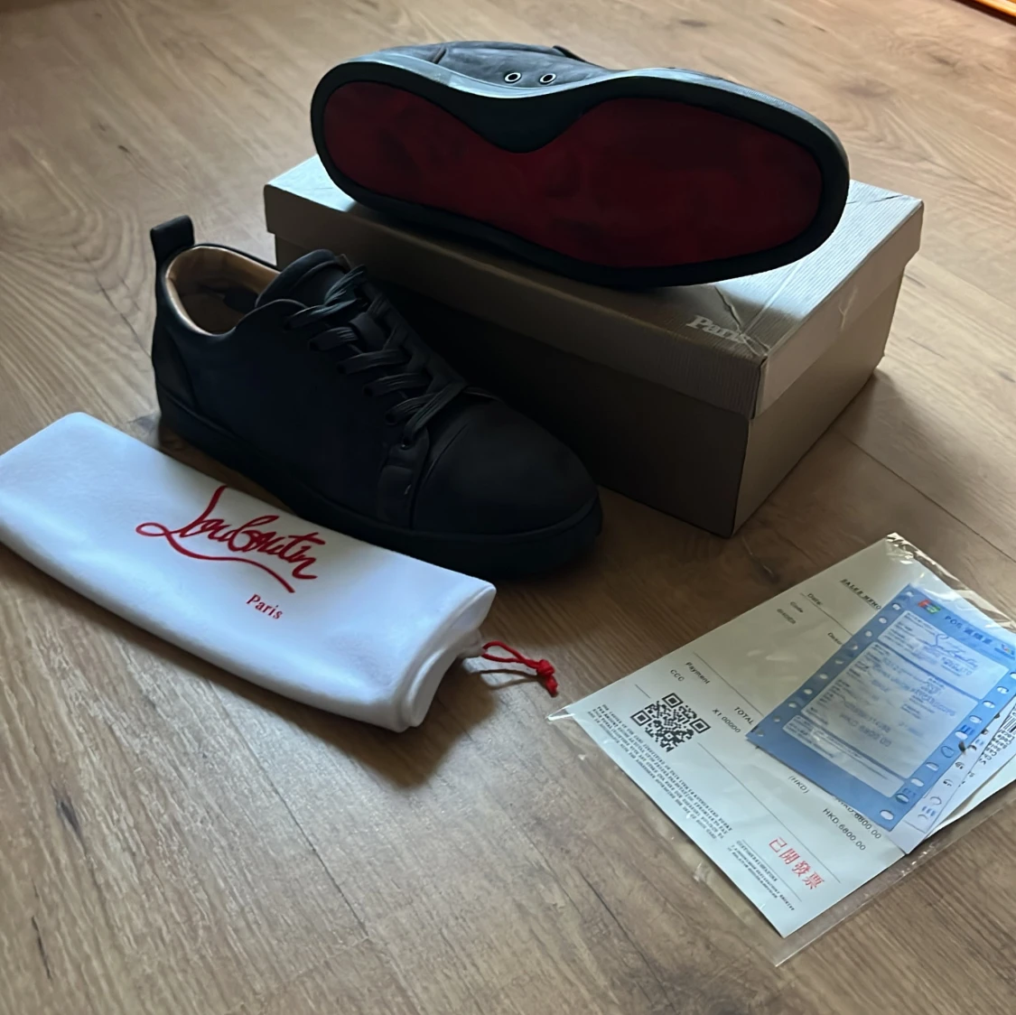 Grå mocka sneakers från Louboutin - 1