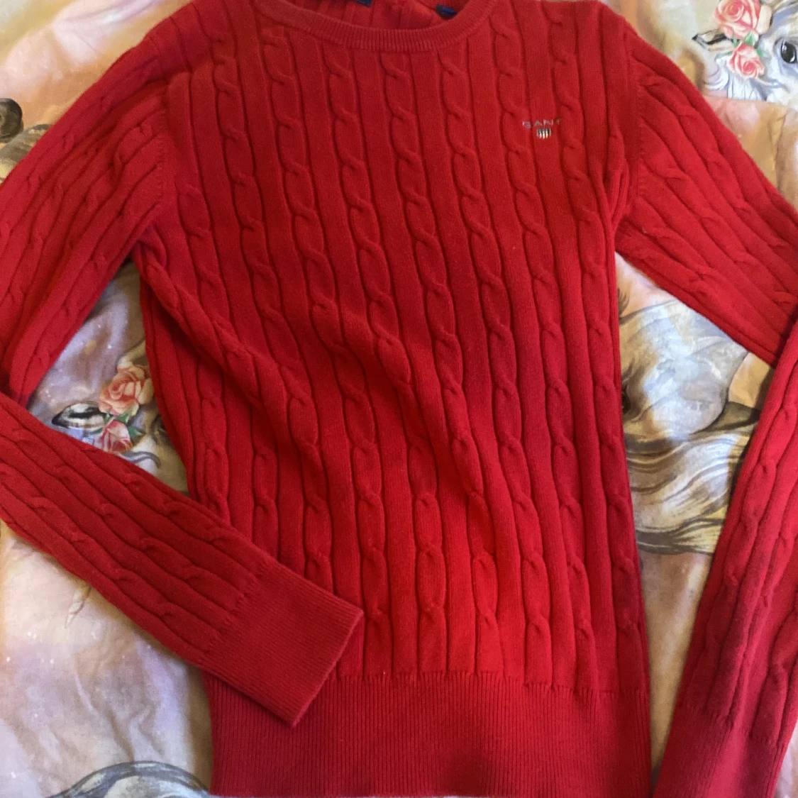 Röd kabelstickad tröja från Gant