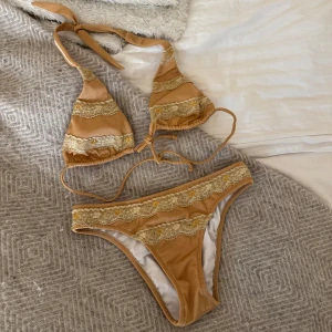 Bikini - Superfin bikini från calzedonia! Går att knyta den som bandeau också💛💛