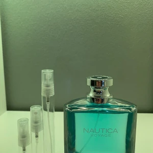 Nautica Voyage - Hej, säljer nu samples av min Nautica Voyage | Pris: 3 ml 19kr 5 ml 29kr 10 ml 49kr | Noter syns på andra bilden 🌳🍎💦| Kolla gärna in min profil | Kan sälja hela flaskan vid bra erbjudande | Kom om du har minsta lilla fråga! 