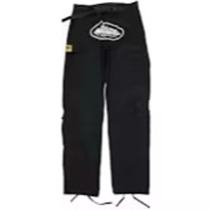 Svarta Cargopants Cortiez Guerillaz Crate - Svarta cargopants Cortiez från Guerillaz Crate med flera fickor, snörning i midjan och coolt vitt tryck framtill. Byxorna har gula detaljer och är tillverkade i ett slitstarkt syntetmaterial. Perfekta för dig som gillar streetwear och funktionella plagg. Storlek XL