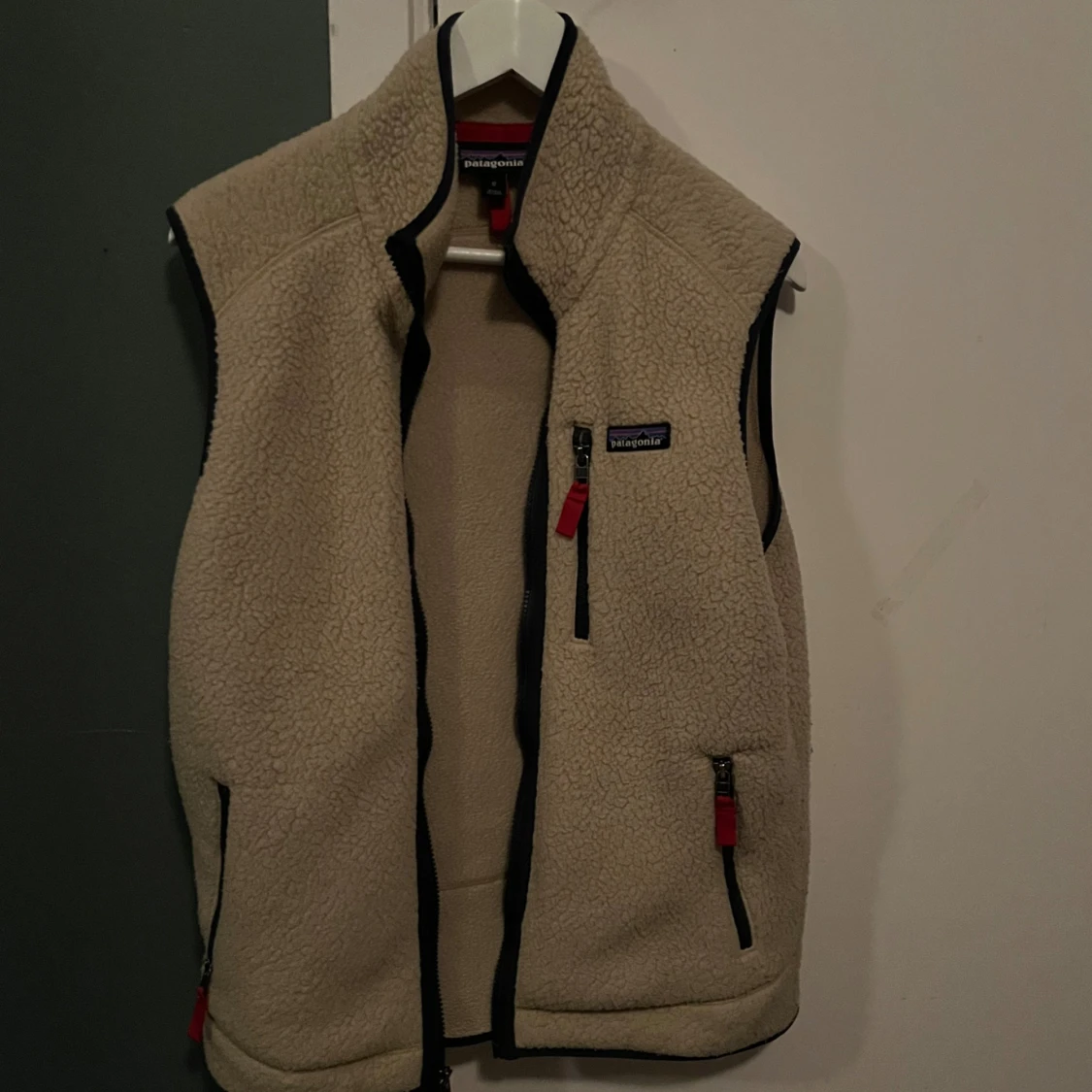 Beige/vit fleeceväst från Patagonia