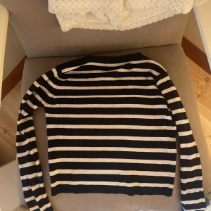 Randig långärmad tröja - Kort, tajt långärmad tröja💕xxs-xs