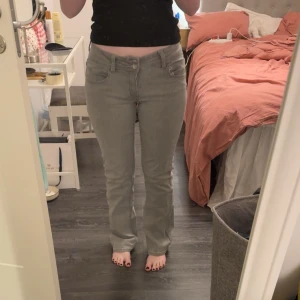 Jeans  - Säljer dessa ifrån Gina Young i storlek 164 😍🤩