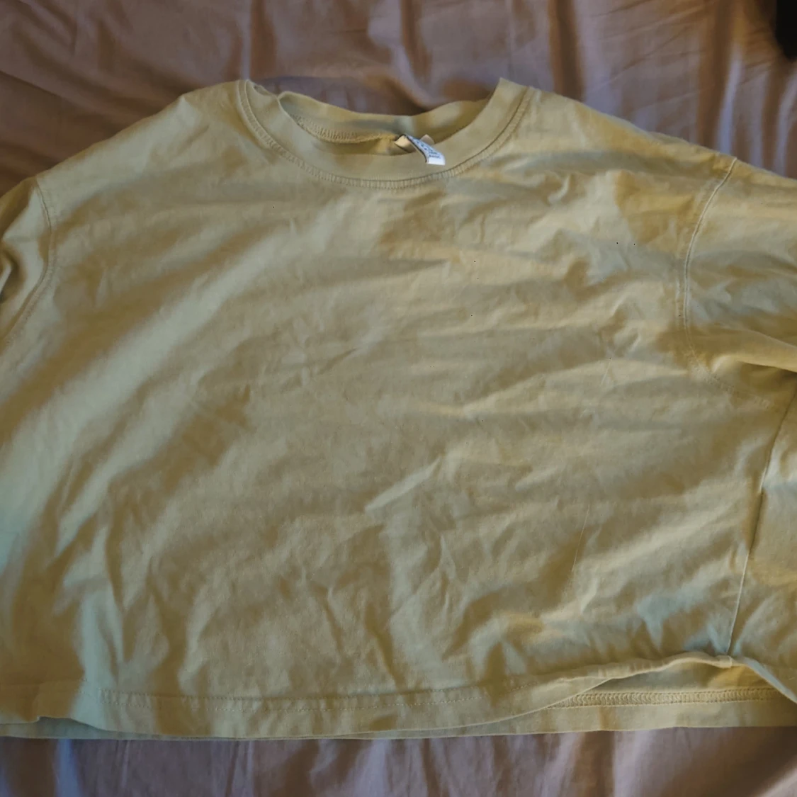 Ljusgul croppad långärmad tröja