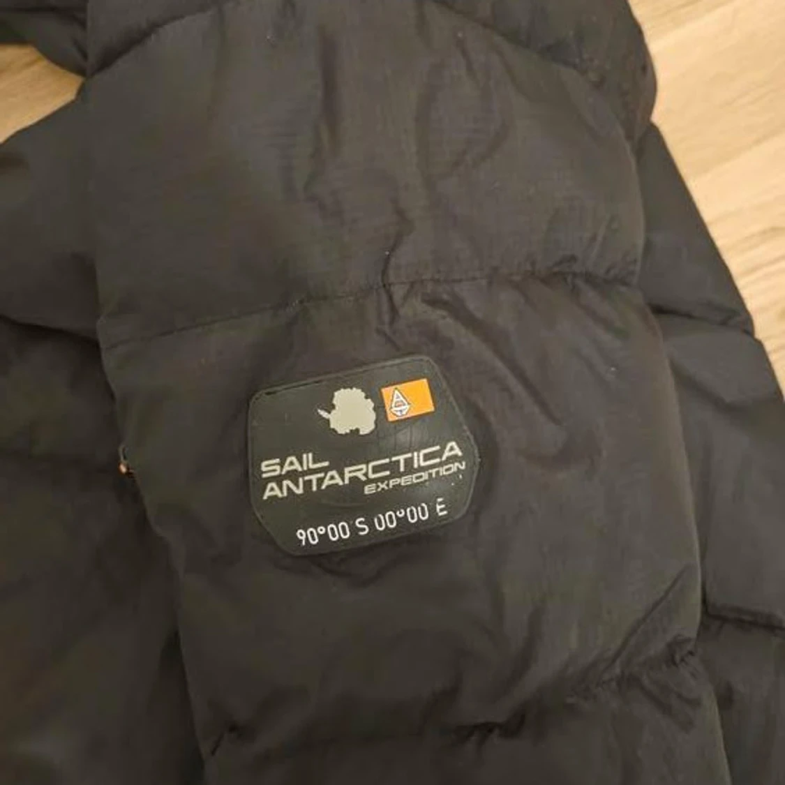 Svart dunjacka Sail Racing med huva - 4