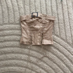 Prettylittlethings corset - Använt 1 gång