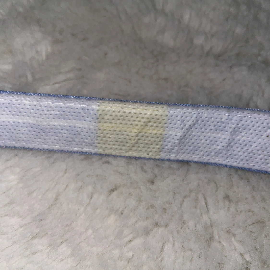 Ljusblått jeansbälte med guldigt spänne - 3