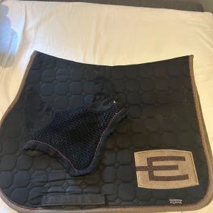 E-logga set - Säljer mitt equiline set, bra skick men lite solblekt, storlek full.  Pris är dikuterbart. Kontakta privat vid frågor 😊