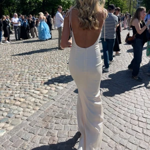 Balklänning Nelly  - Superfin balklänning endast använd en gång me några små skavanker, skriv för mer bilder på de💗💗