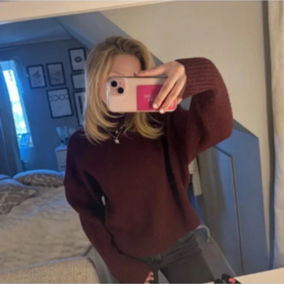 Vinröd stickad tröja med loose fit