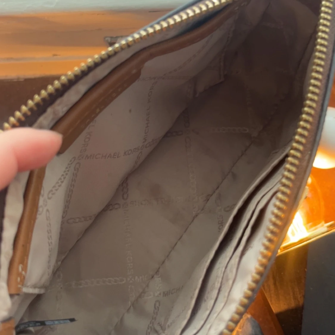 Brun axelväska från Michael Kors - 2