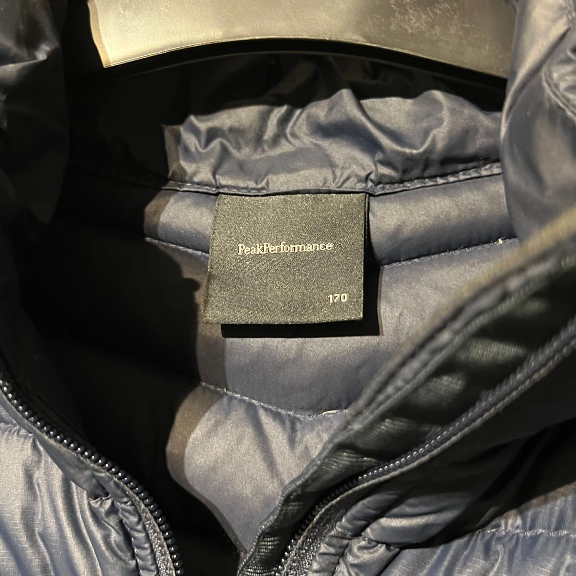 Mörkblå dunjacka Peak Performance - 2